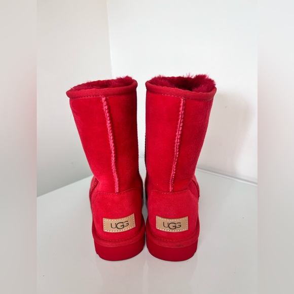 UGG Classic Short II Boot - Picture 2 of 5